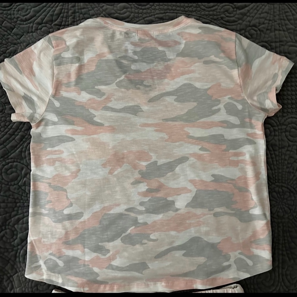 Splendid Peach & Gray Camoflauge PJ or Loungewear Set - Size Medium - Picture 6 of 12